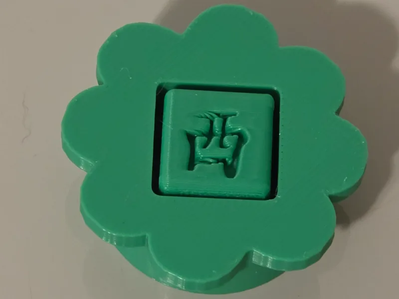 Scalloped Mahjong Wind Tracker Dice & Holder