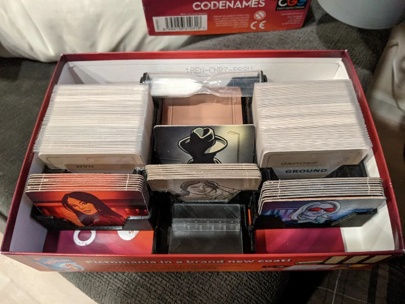 Codenames Box Insert - sleeved cards REMIX