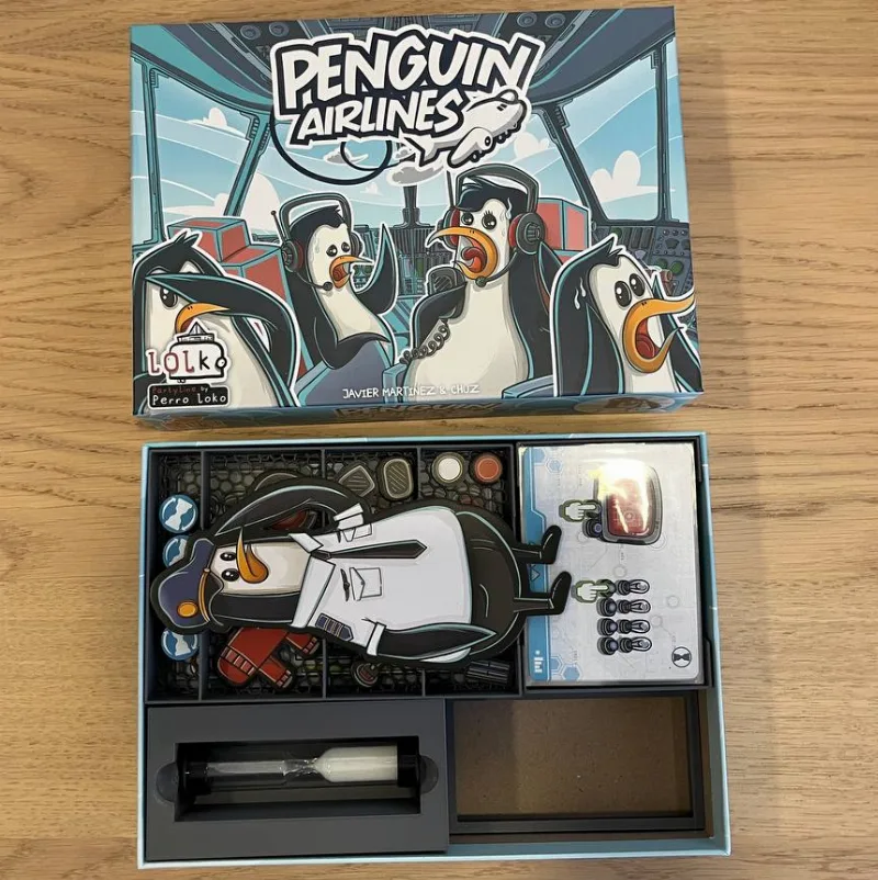 Penguin Airlines insert / organizer
