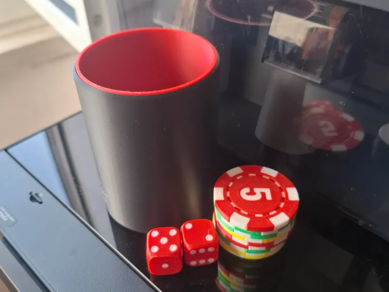 Poker Set (Poker Chips, Dice and Dice Cup.)