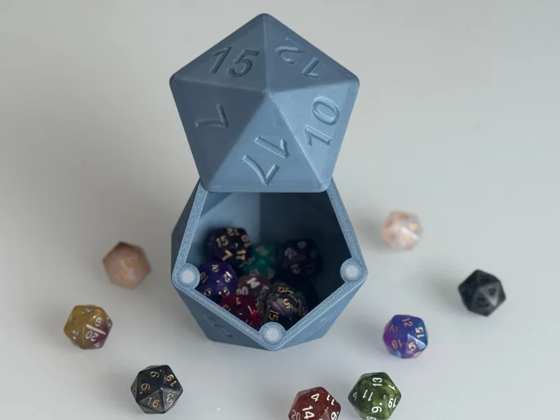 Magnetic D20-shaped DnD dice container