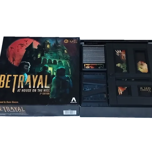 Betrayal at House on the Hill 3rd edition Box Insert