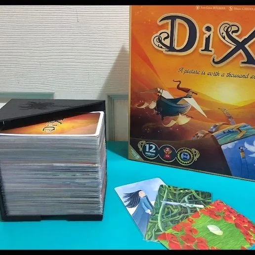 Dixit Cards in Sleeves Holder – 2-Piece Stand for 100+ Cards | Expansion Pack Accessory for Card Games