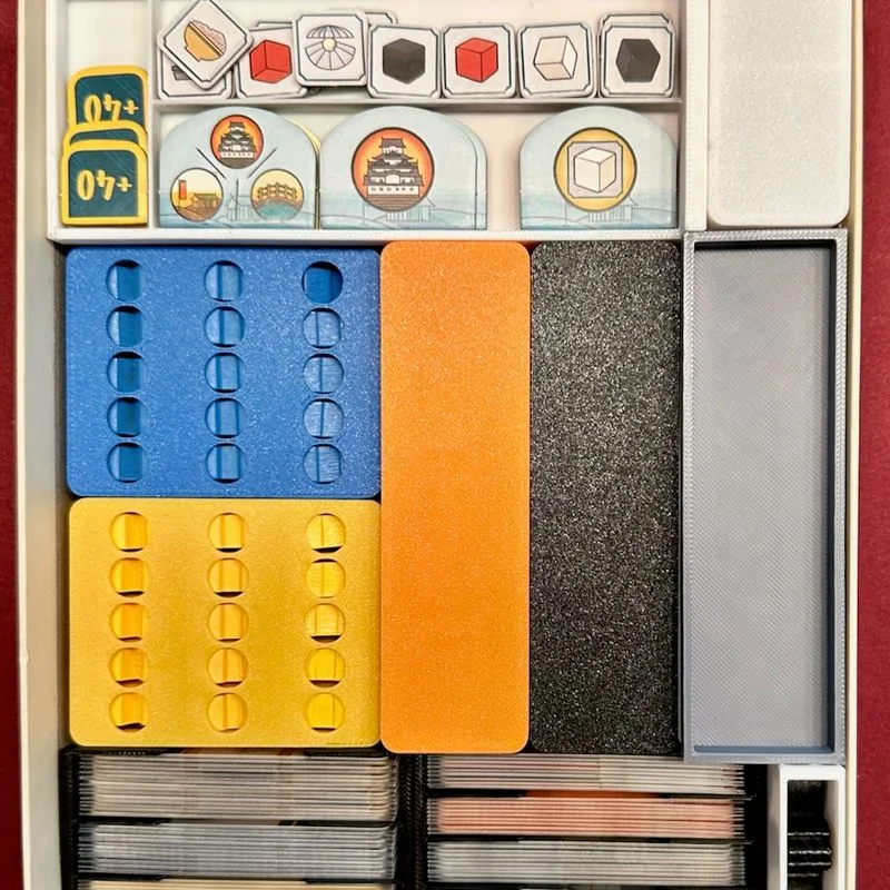 The White Castle insert VERSION 3 (supports sleeves, integrated meeple grids)