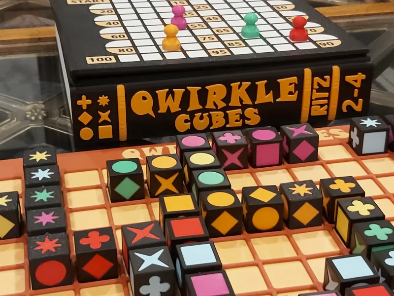 QWIRKLE CUBES - Bookcase Edition