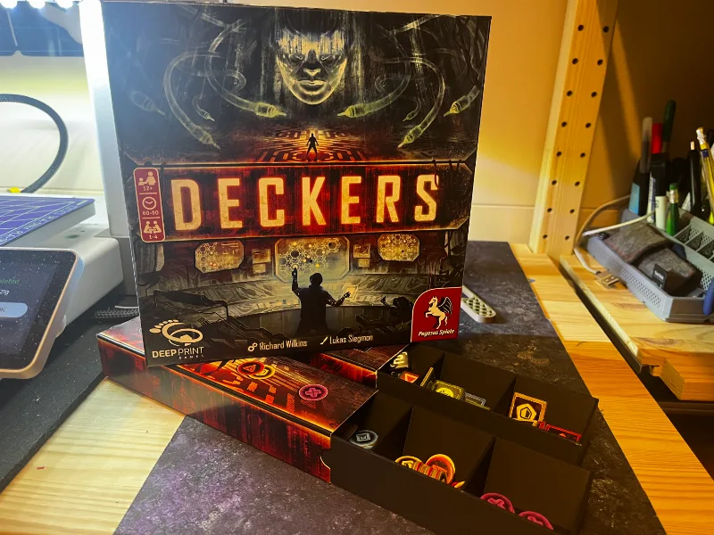 Deckers trays