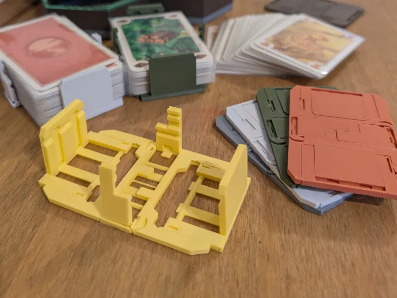Compact modular card holder for Catan
