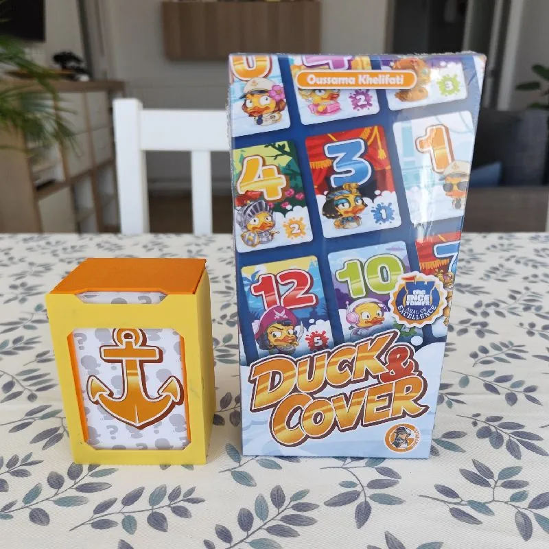 Duck & Cover CARD HOLDER
