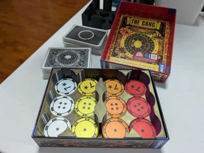 The Gang Insert - 9 Chips + Sleeved Cards
