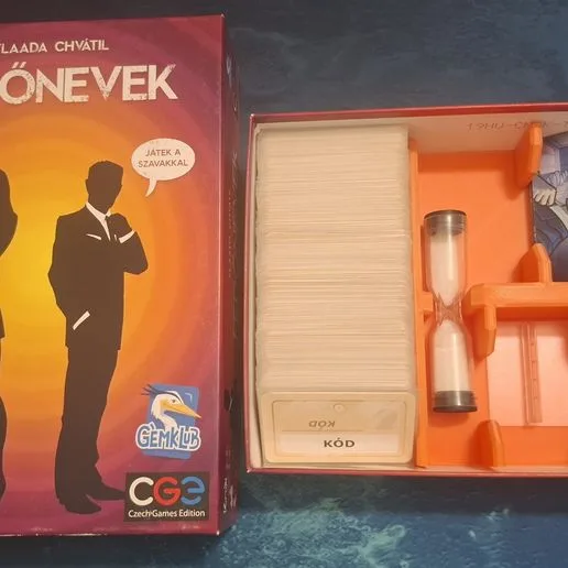 Codenames insert - Compatible with sleeved cards