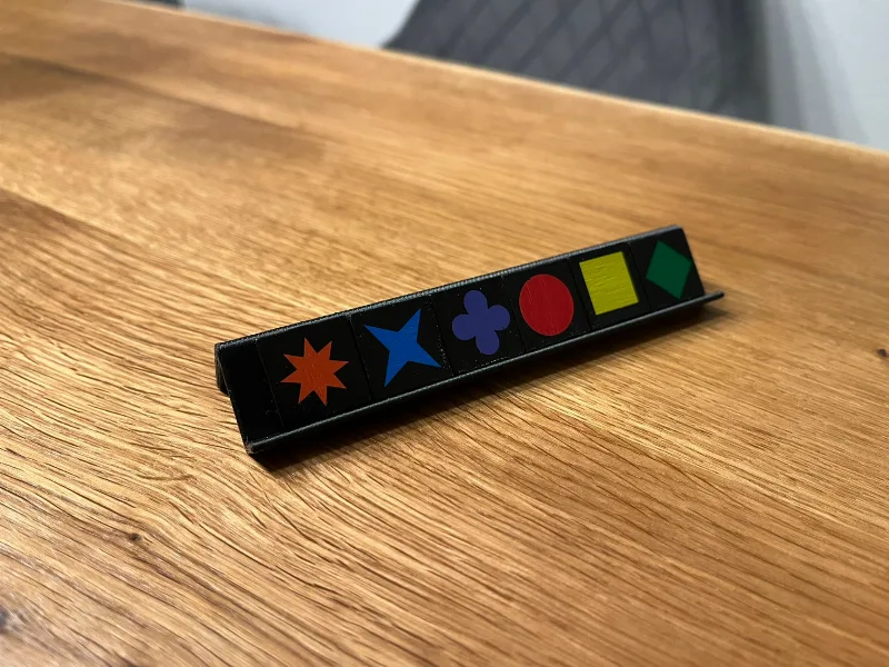 Qwirkle Travel Blocks Stand