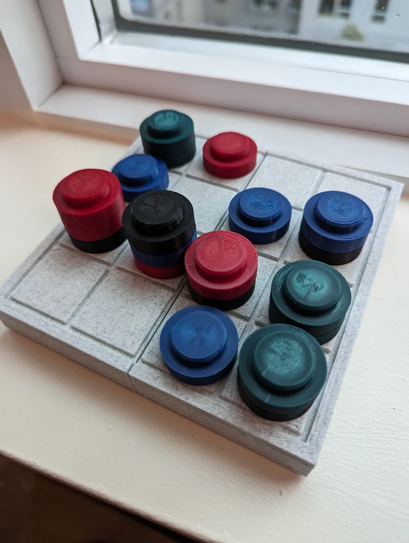 Four player three in a row (Four player Gobblet)