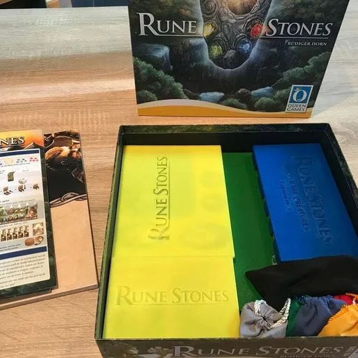 Rune Stones incl. Expansions 1 & 2 + Queenie + sleeved cards