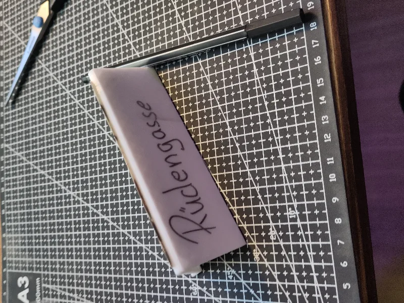 Just one - simple card holder [erasable / löschbar]