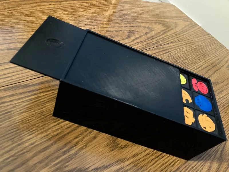 Easy-setup Qwirkle box