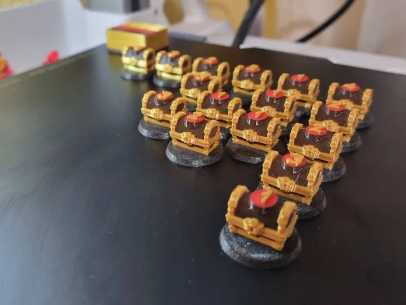 Keep the heroes out - 3D painted chests