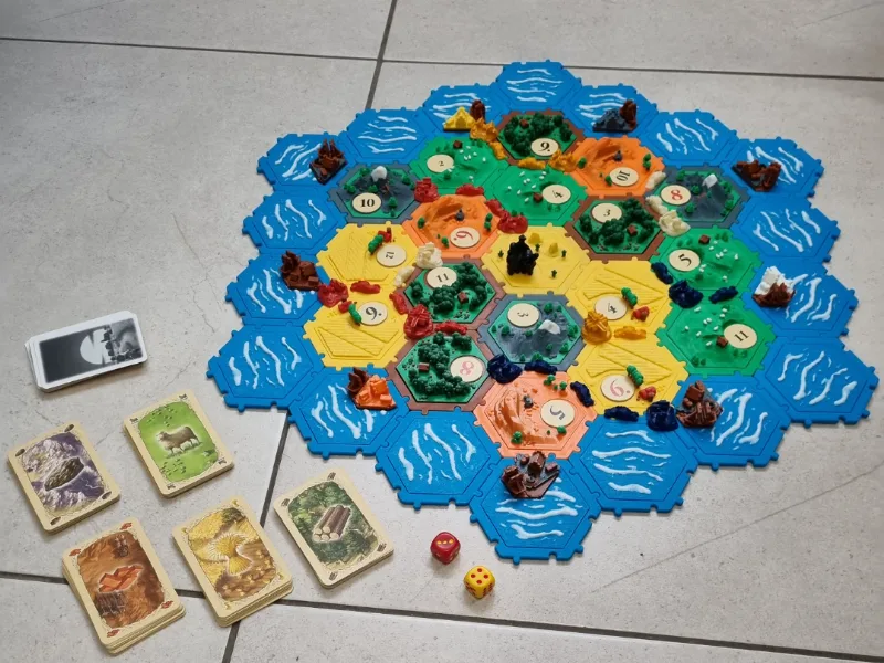Catan "Puzzle" like style board game