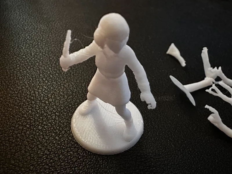 Final girl miniature, killer girl with knife