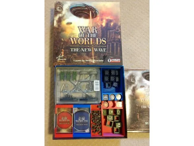 War of the Worlds: The New Wave game plus expansion insert and organizer