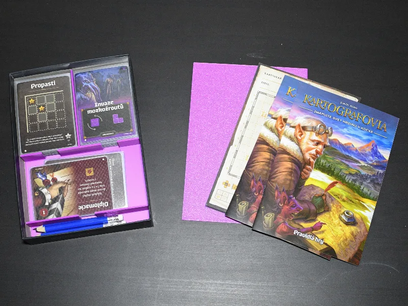 Cartographers / Kartografové insert with sleeves