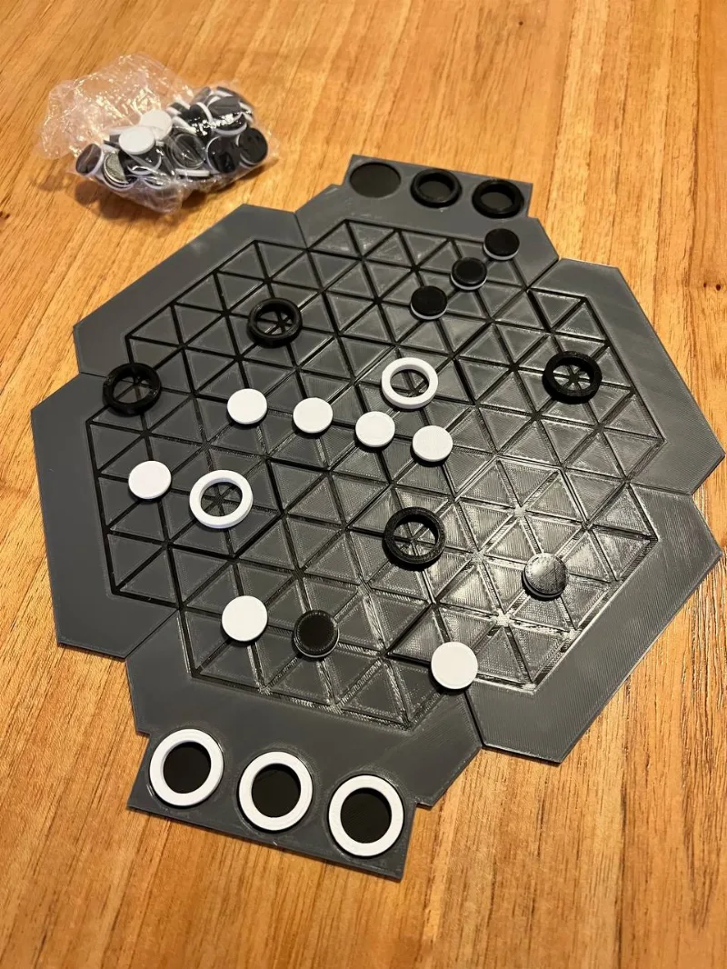 Yinsh board and pieces