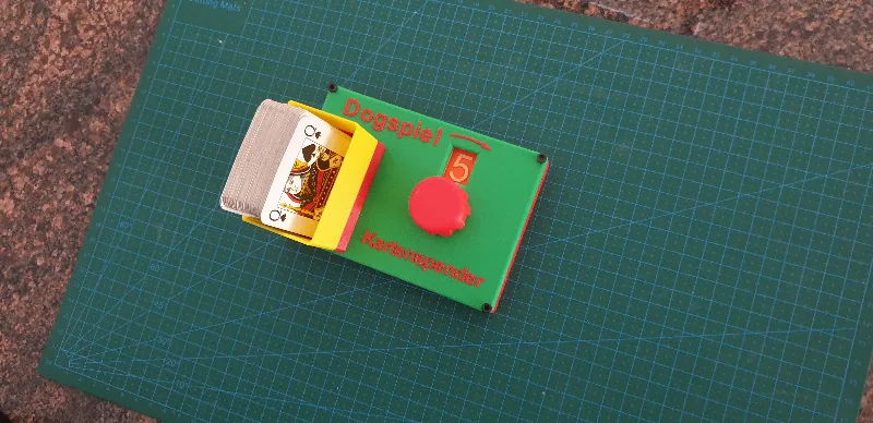Kartenspender für DOG-Spiel