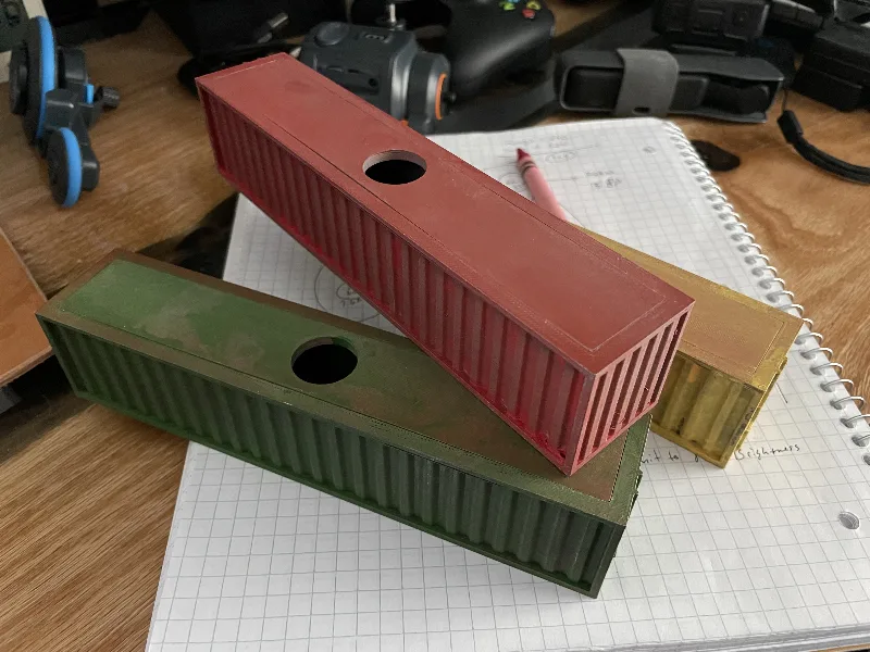 1/64 Scale 40ft Shipping Container with Storage