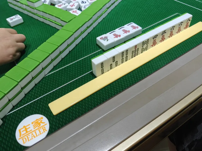 Mahjong Dealer Token (English & Chinese)