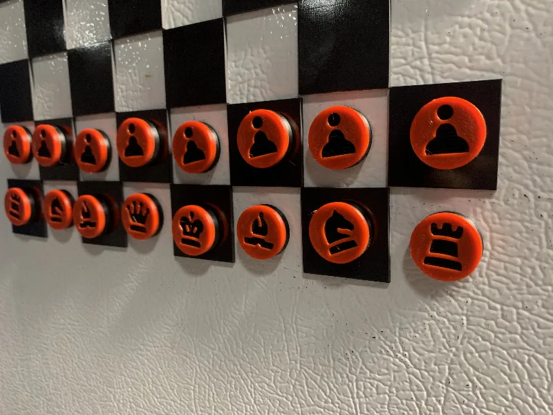 Magnetic Chess Set with Reversible Pieces