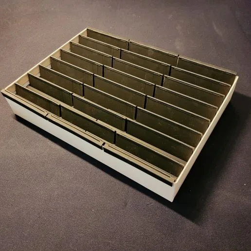 Foldable card holder/tray compatible with Food Chain Magnate box