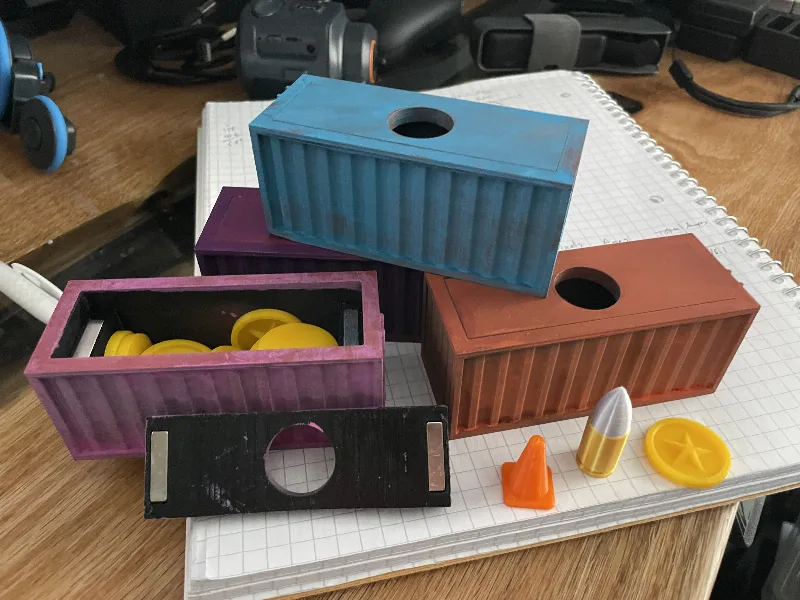 1/64 Scale 20ft Shipping Container with Storage