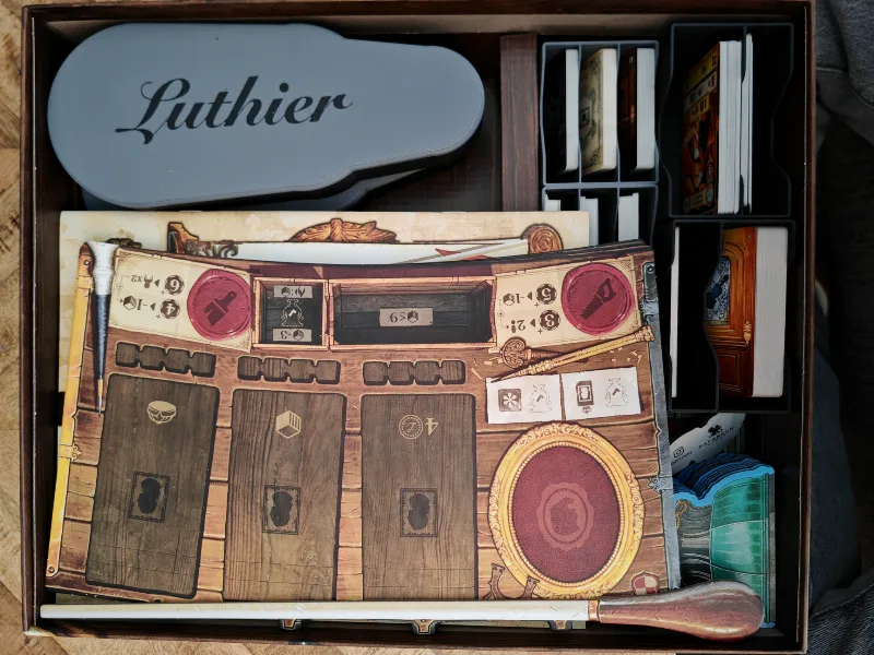 Luthier Retail Boardgame insert with resource tray