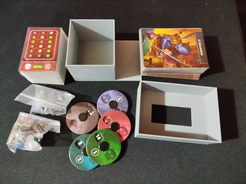 Gloomhaven Buttons & Bugs Insert - With Sleeves