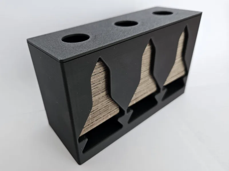 Karak card holder