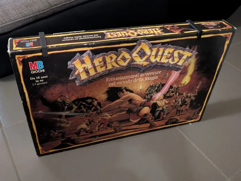 HeroQuest 1989 Display Brackets Vertical Stand Box