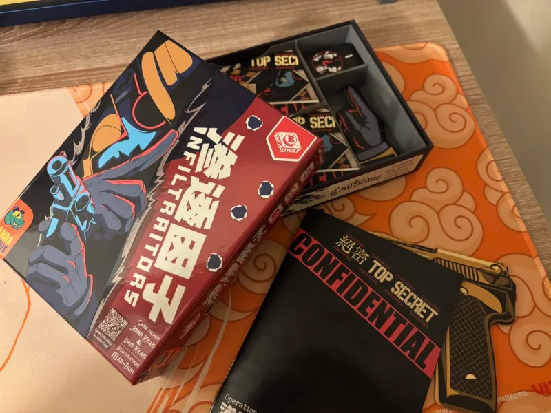 Infiltraitors game Insert