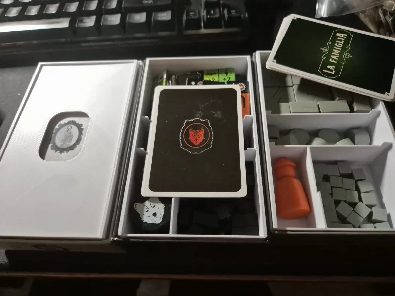 La Famiglia: The Great Mafia War Insert