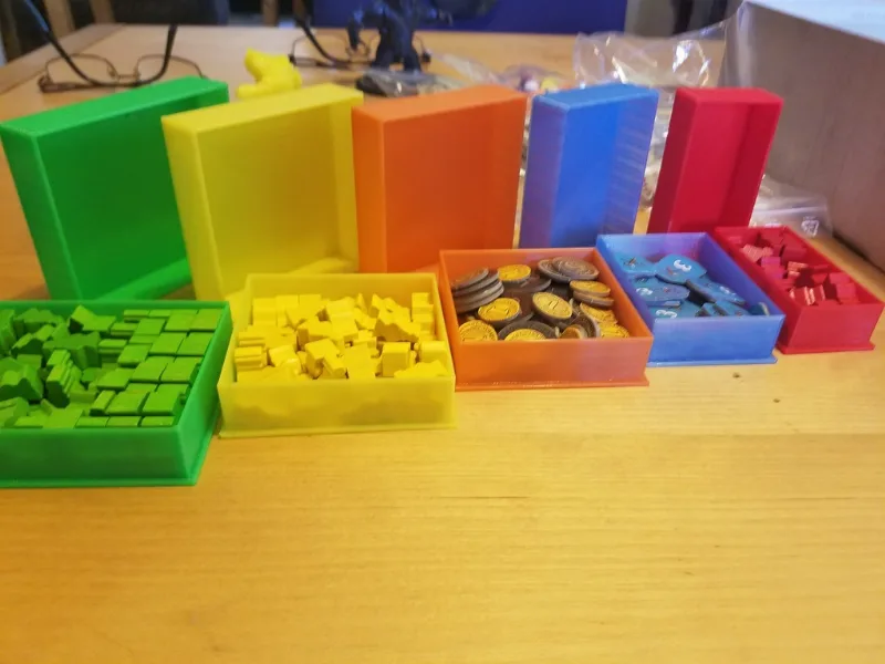 The Colonists aka Die Kolonisten storage boxes