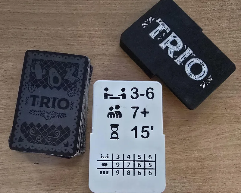 trio travel case with player card qty