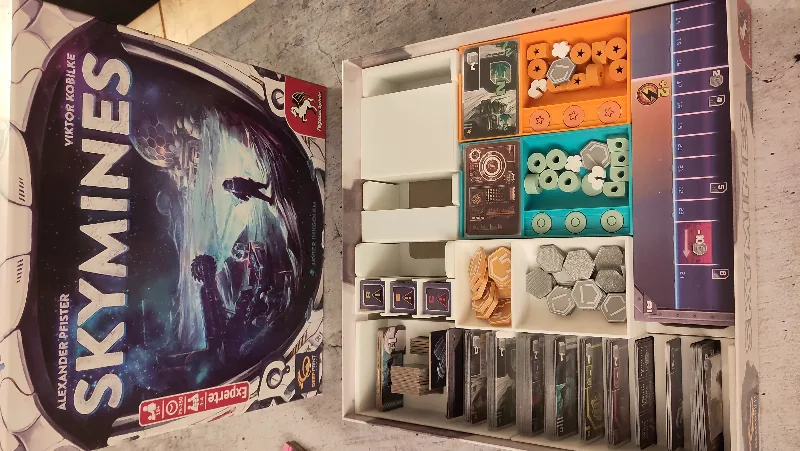 Insert / organizer for Skymines