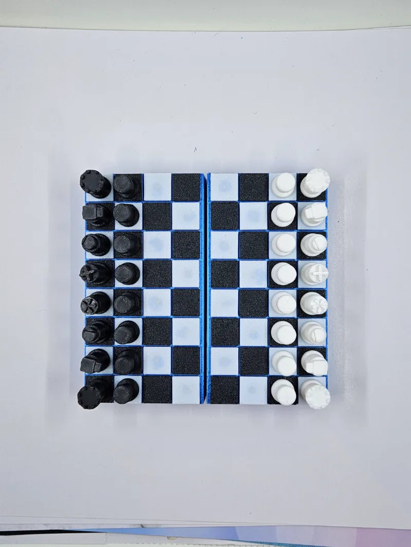 Mini magnetic chess set for travel