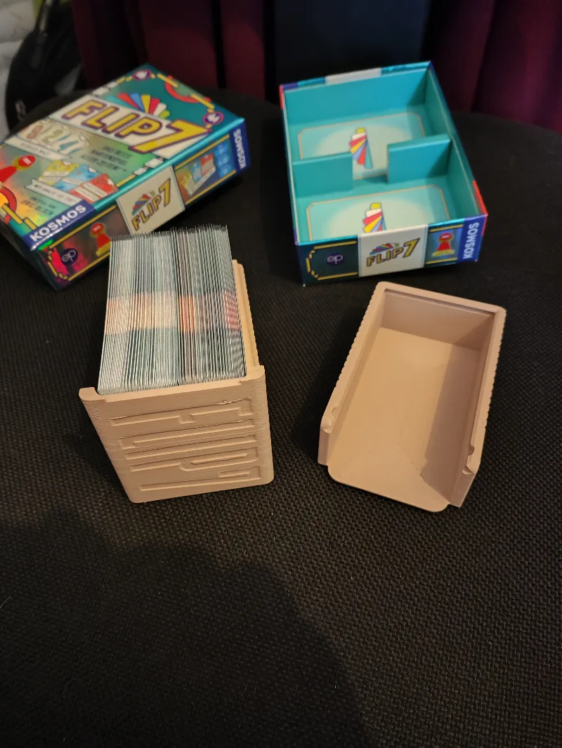 "Flip 7" and "thats not a hat" slide box lids