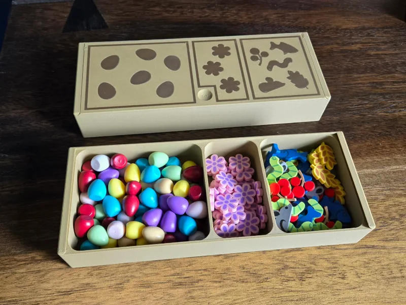 Wingspan resource box for eggs and food