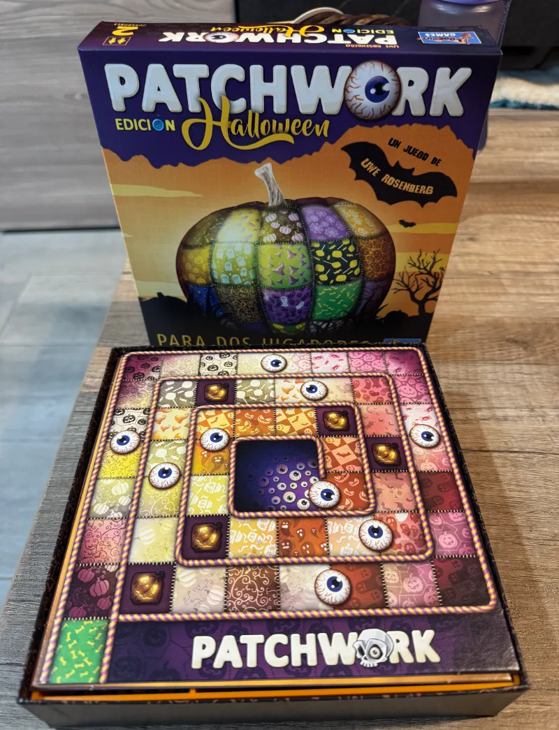 Patchwork game organizer