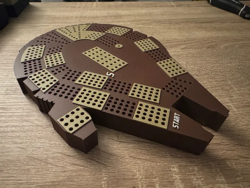 Star Wars - Millennium Falcon - Cribbage board