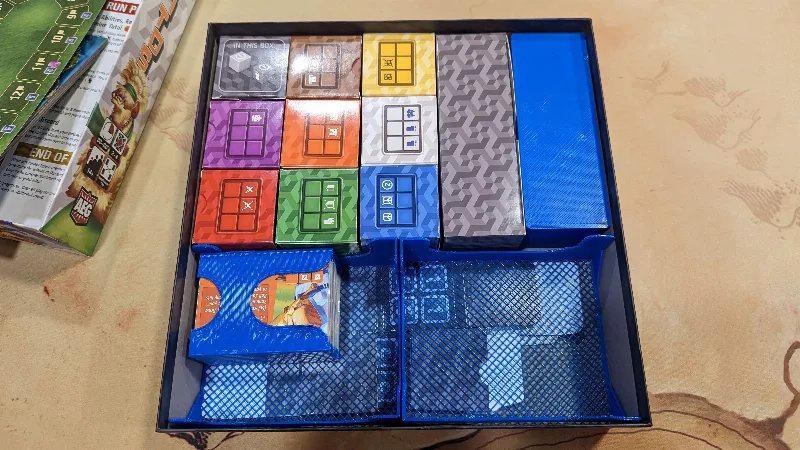Cubitos board game box insert/ organizer - sleeved cards REMIX