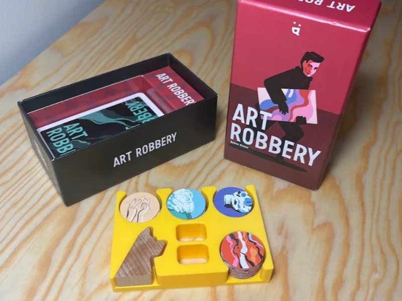 Art Robbery game box insert