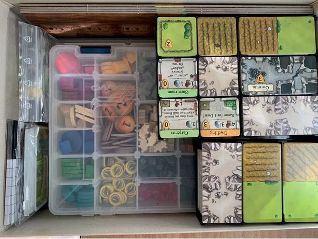 Caverna Tile Holders