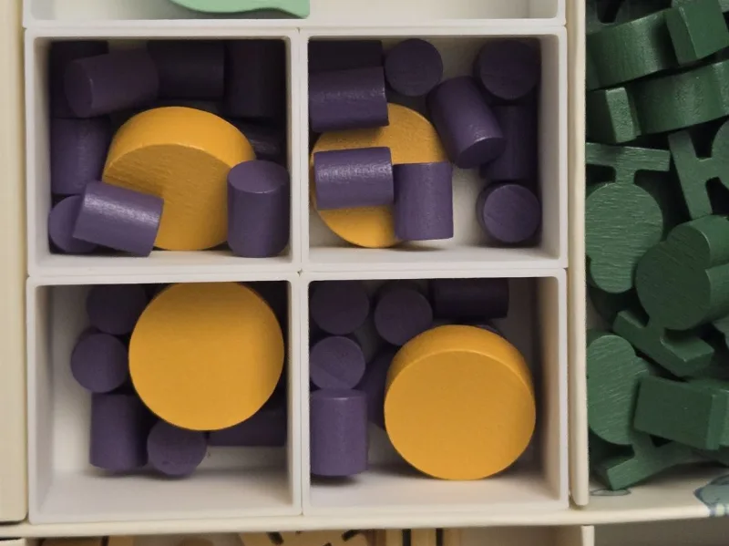 Evergreen insert clips and player bins