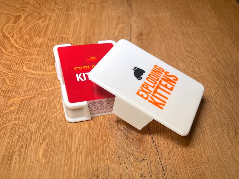 Exploding kittens box - Compact and durable